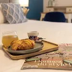 ホテル Hotel Des Augustins - Boutique Hotel - Restaurant Gastronomique サン・シプリアン